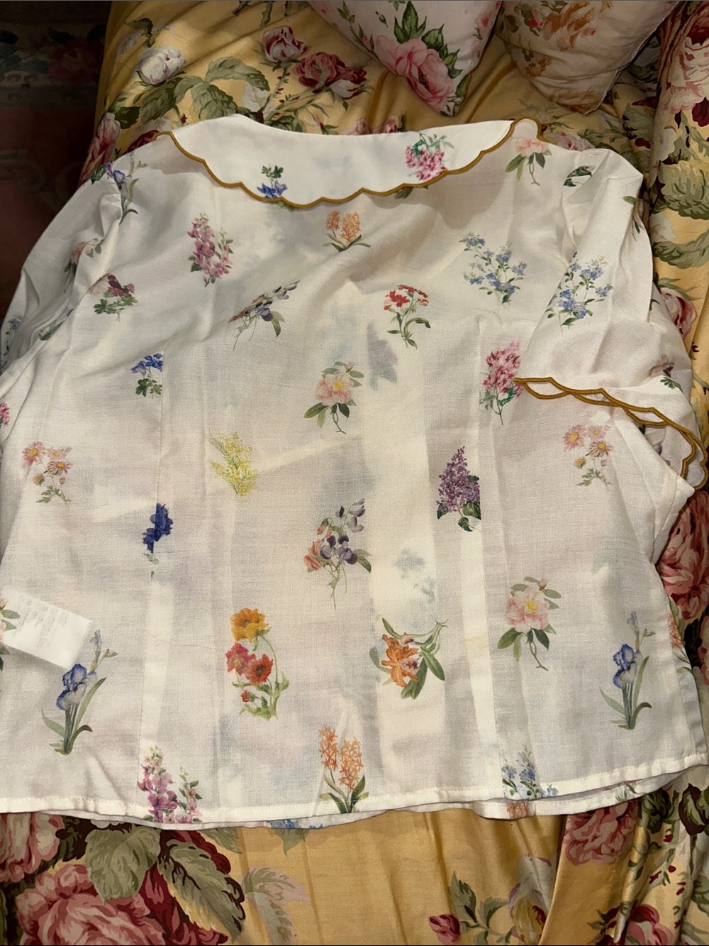 Floral Scalloped-Collar Blouse - White with Gold Trim - Picture 7 of 7